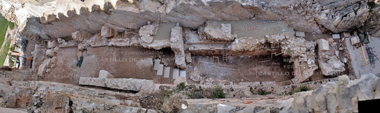 Vista de las excavaciones del patio de armas (foto del Ayuntamiento)